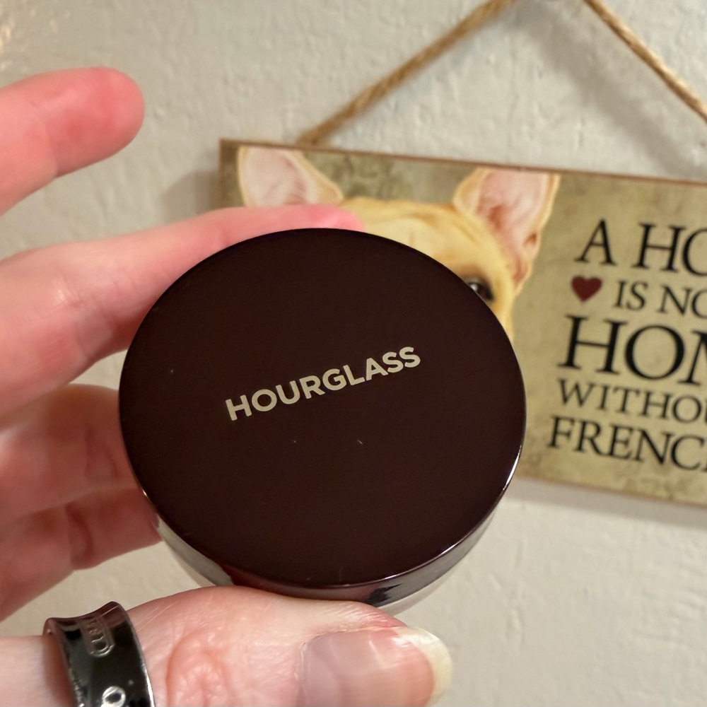 Hourglass veil Translucent Setting Powder; MINI SIZE; .07 oz - Picture 4 of 6